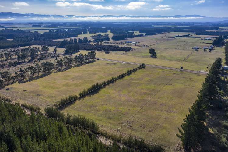 663 Poyntzs Road West Eyreton_16