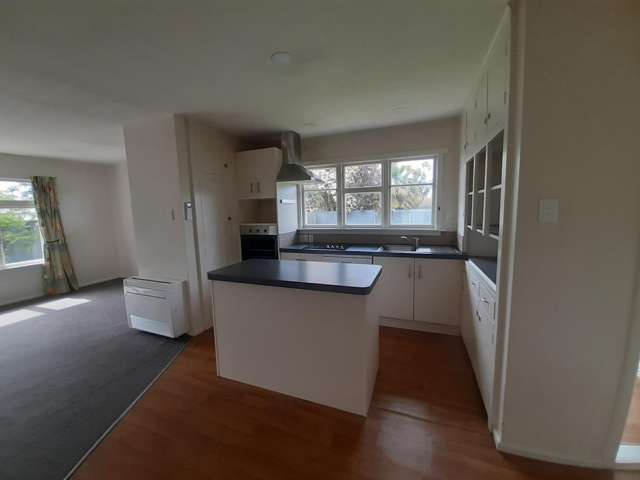 6 Bourne Crescent 1505_3