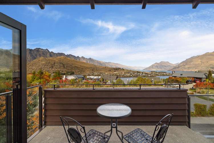 1 Goldleaf Hill Queenstown_50
