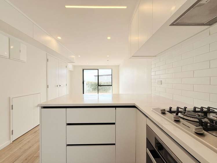 4/737 East Coast Road Browns Bay_1