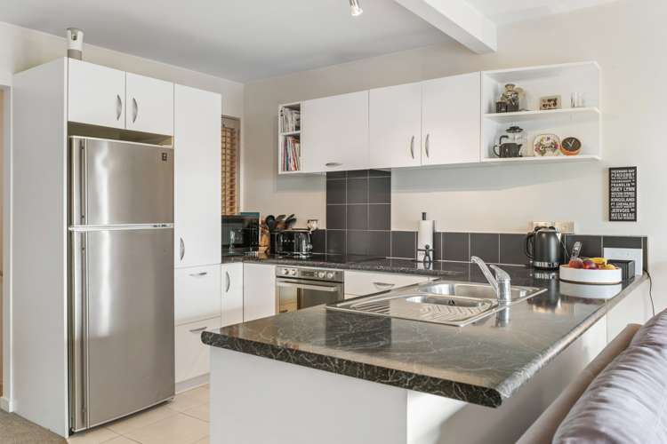 1/6 Saratoga Avenue Herne Bay_5