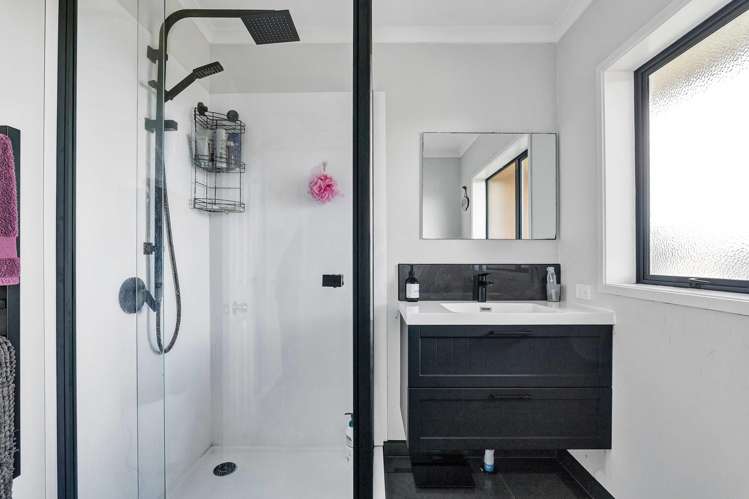 402 Hursthouse Road Tarurutangi_23