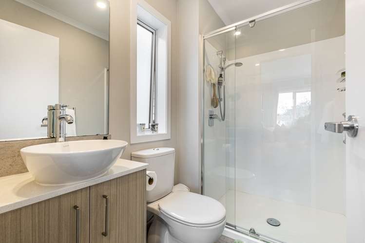 6 Fernly Rise Flat Bush_12