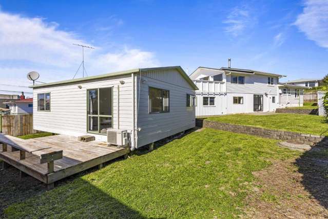 **Sunny 2 Bedroom Home in Convenient Glenfield Location**
