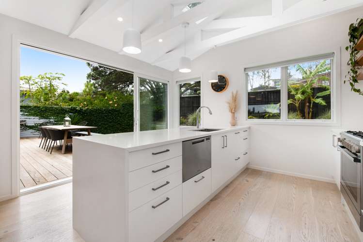 10 Pohutukawa Avenue Red Beach_4