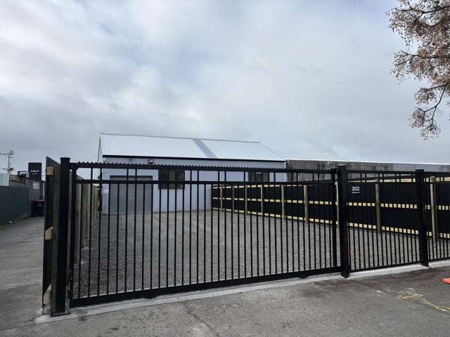 Refurbished 130m&sup2; Workshop + Secure 120m&sup2; Yard