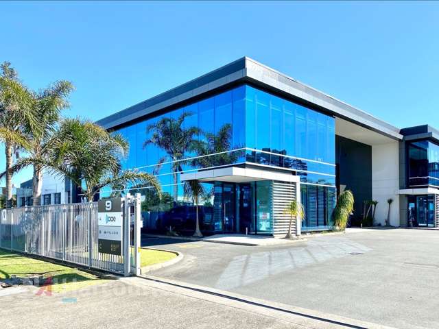 Immaculate Commercial HQ!   467m²