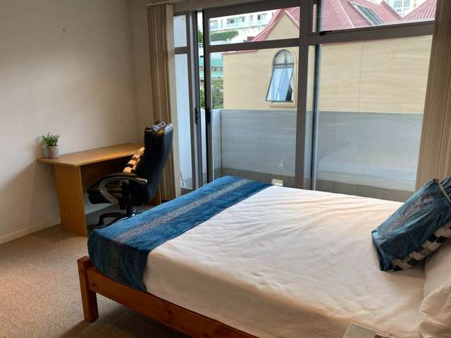 1D/32 Eden Crescent City Centre_1