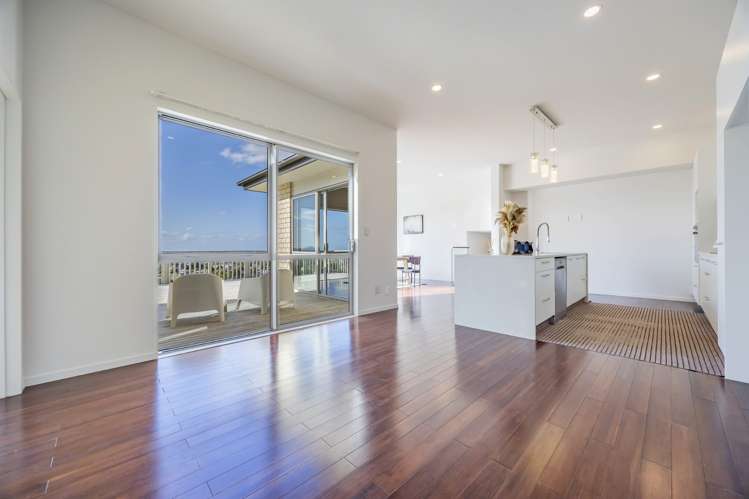 2 Myra G Place Stanmore Bay_5