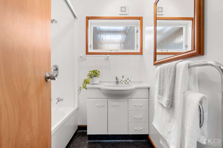 49 Pokohiwi Road Normandale_13