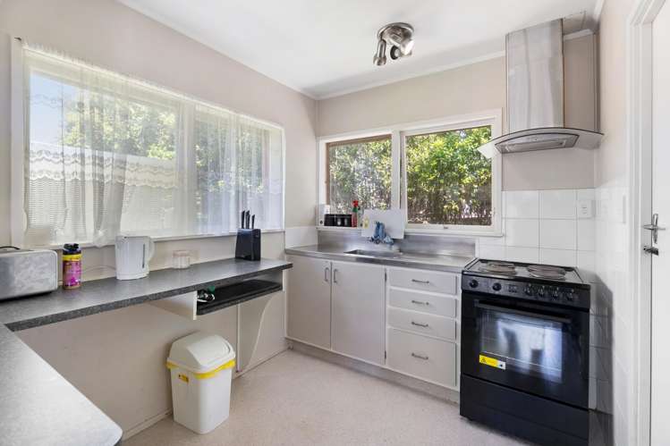 2/16 Kapiti Place Sunnynook_1