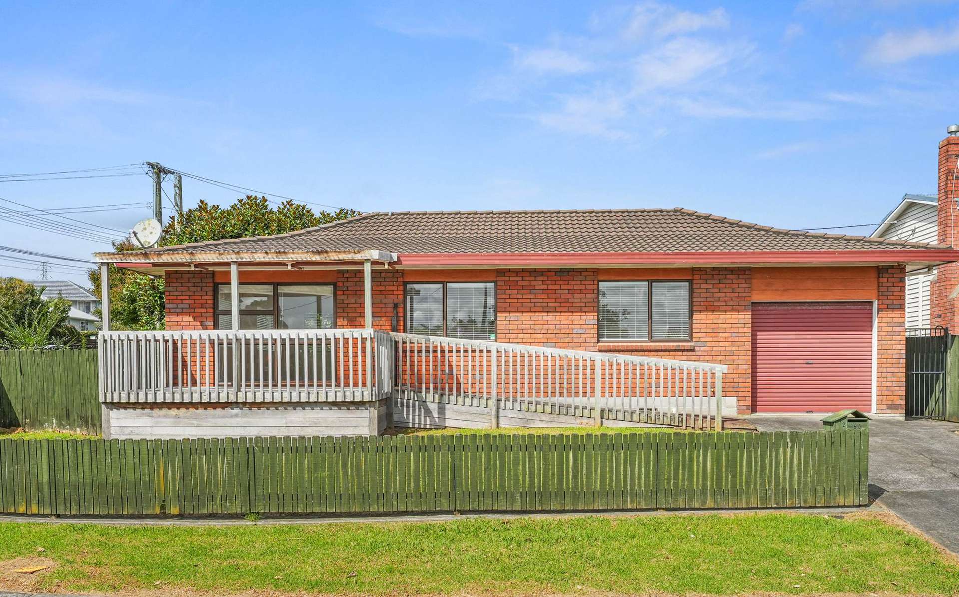 2/60 Flanshaw Road Te Atatu South_0