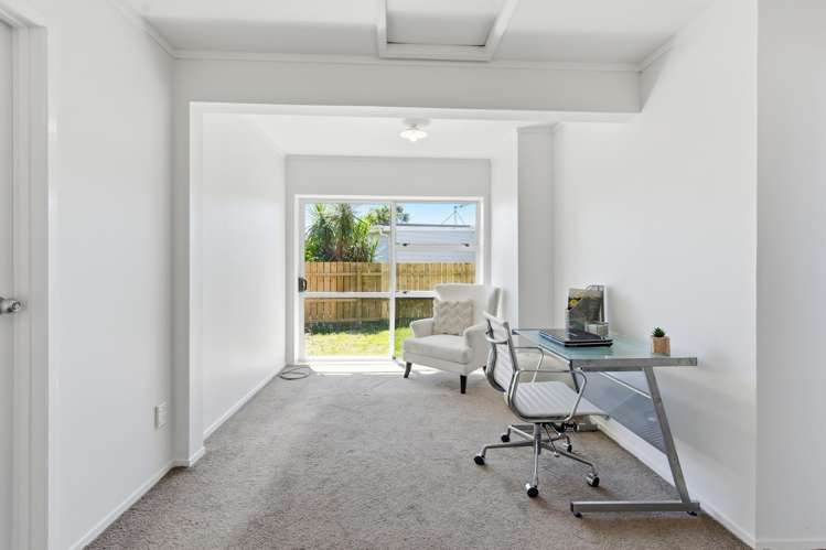 20A Robinson Avenue Holdens Bay_13