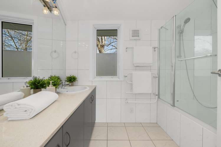 27 Colmar Road Mellons Bay_11