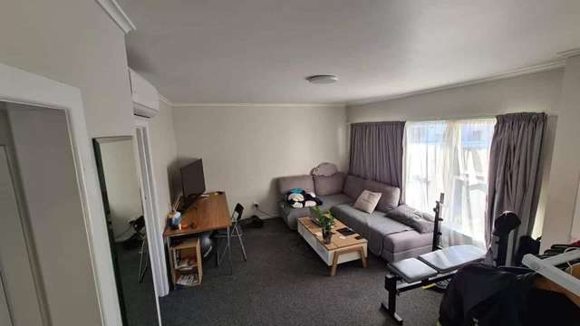 2/10 Northcote Road Takapuna_3