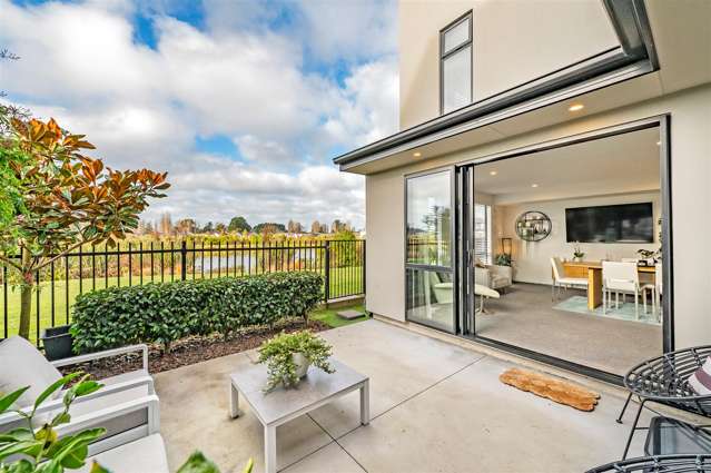 Your Lakeside Luxury !