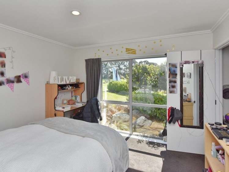 2/197 Lawford Road West Melton_12