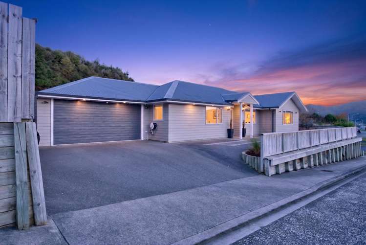 46 Ruthven Road Wainuiomata_1