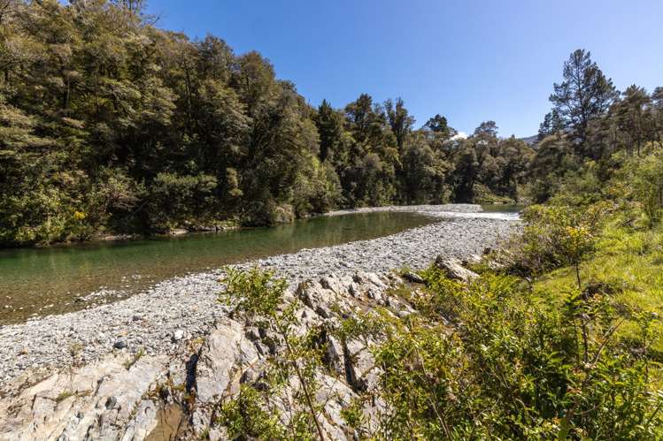 472 Wakamarina Road Canvastown_13