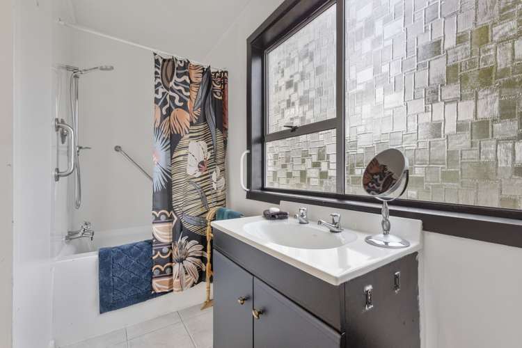 53 Easther Crescent Kew_21