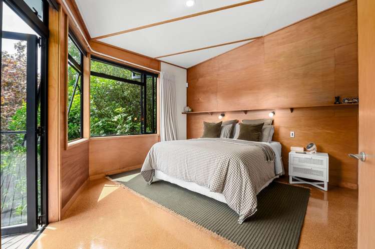 736 River Road Chartwell_13