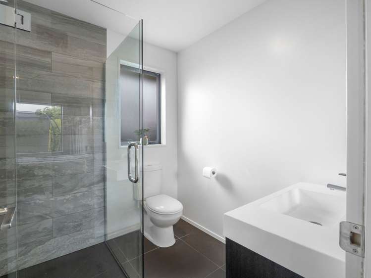 92 Sunline Avenue Lincoln_17