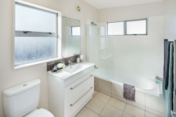 12 Erlestoke Crescent Churton Park_12