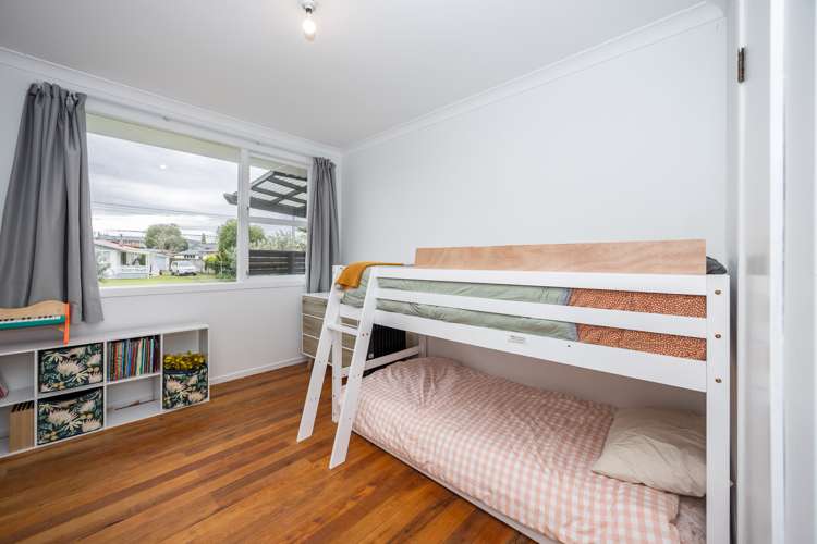 7 Manapouri Place Glenview_11