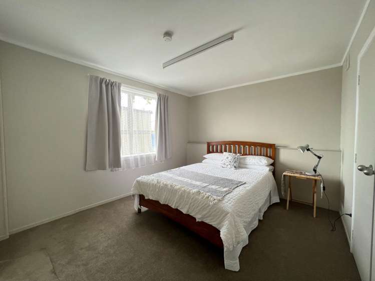 4237 Great North Road Glendene_3