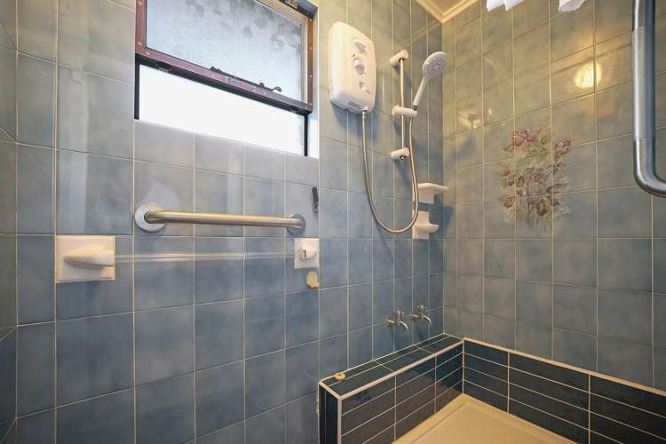16 Bristol Road 11428_12