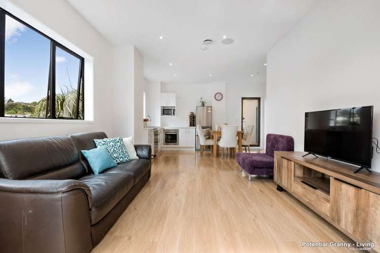 2/690 Beach Road Browns Bay_10