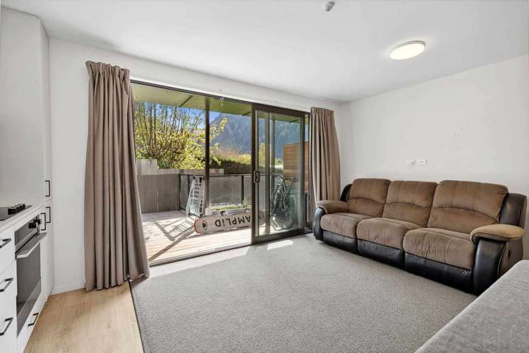 2/14 Fryer Street Queenstown East_11