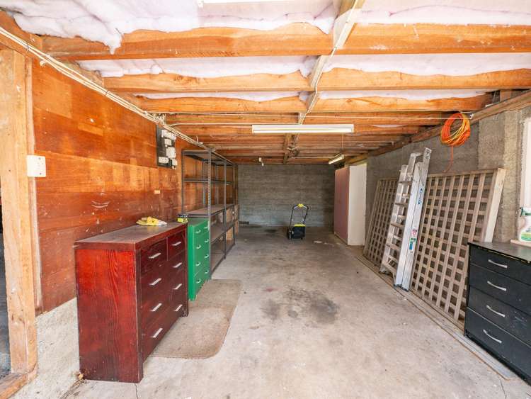 83 Easther Crescent Kew_14