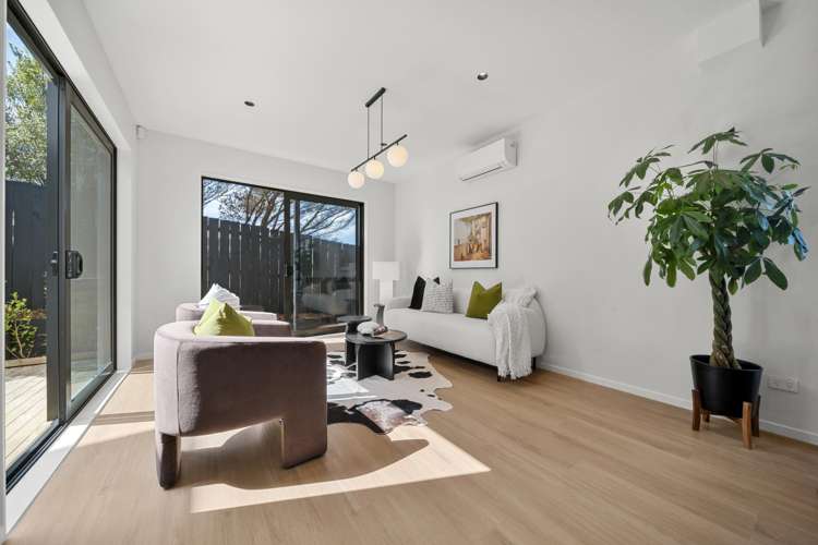 34B Ian Sage Avenue_3