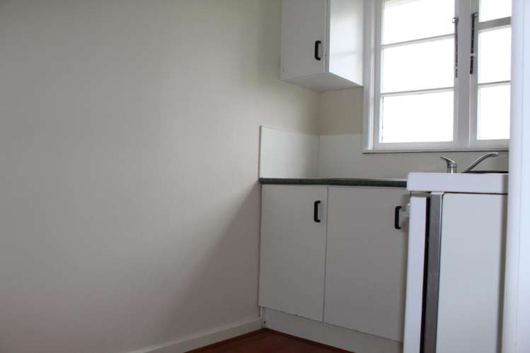 6/553 Featherston Street 2144_1