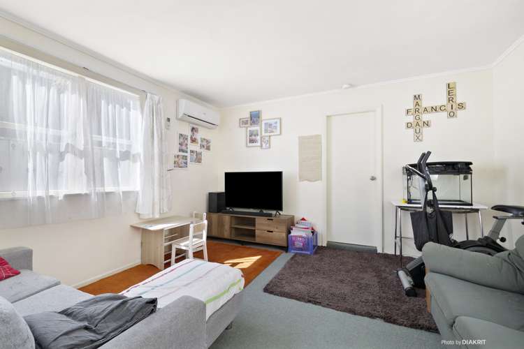 213 The Parade Island Bay_8