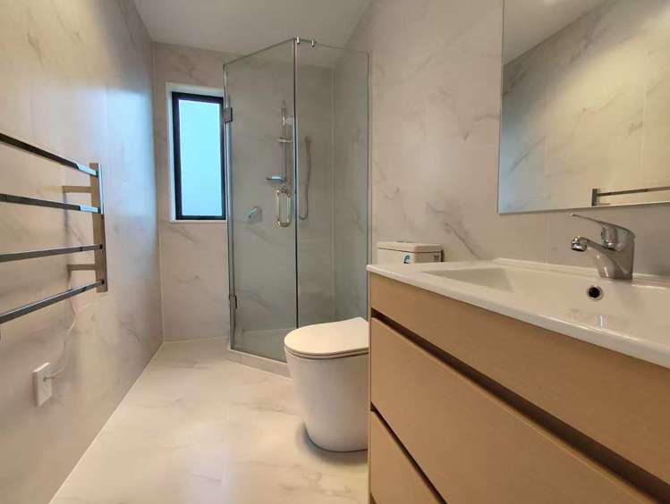 76 McLeod Road Te Atatu South_5