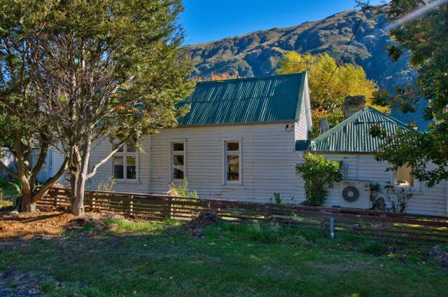 Aussie builder buys gold rush town’s oldest building for $700,000