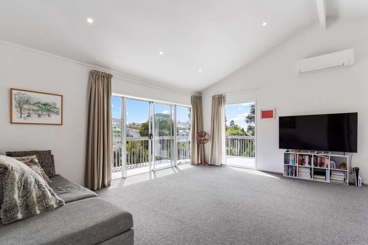 2/4 Chevron Place Castor Bay_4