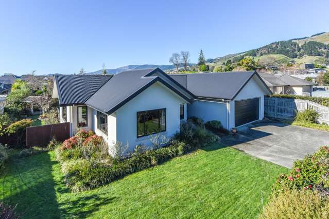 Welcome to Your Ideal Family Haven!