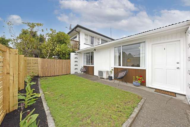 Easy-Care Unit with Outdoor Living in Sydenham