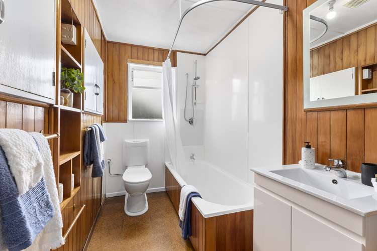 36 Larsen Crescent Tawa_15