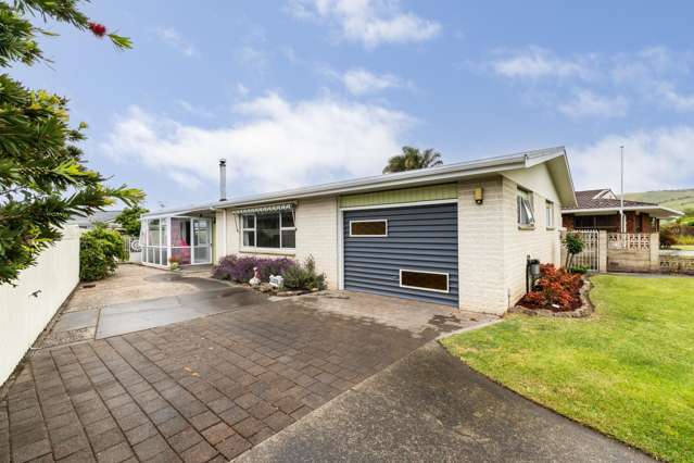 Spacious 2-Bed, Hobbies + Conservatory!