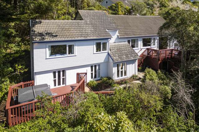 SPACIOUS FAMILY SANCTUARY IN KARORI