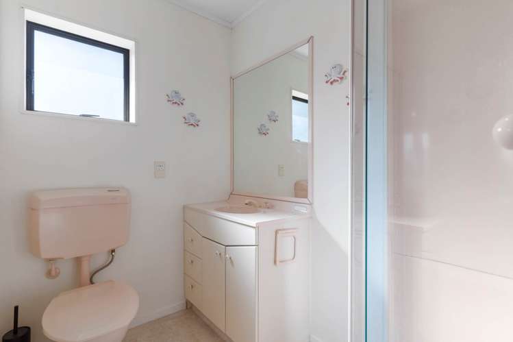 2/65 Sturges Road Henderson_16