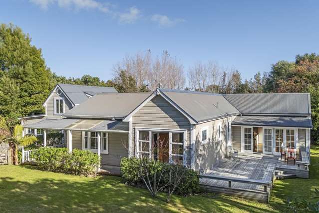 TWO HOUSES - PRIVATE PARKLIKE SETTING