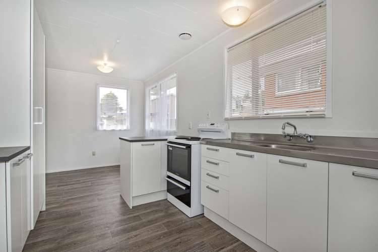 20 Raewyn Street Morningside_9