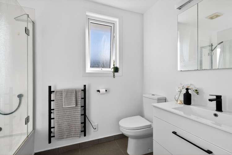 217 Dowse Drive Maungaraki_13