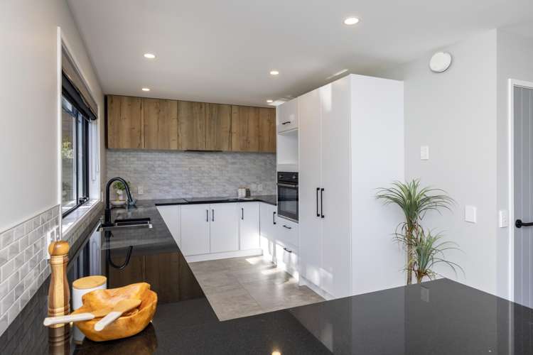 79 The Esplanade Raumati South_14