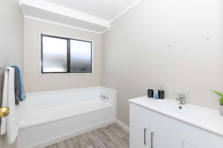 2 Inverness Avenue Hamilton East_17